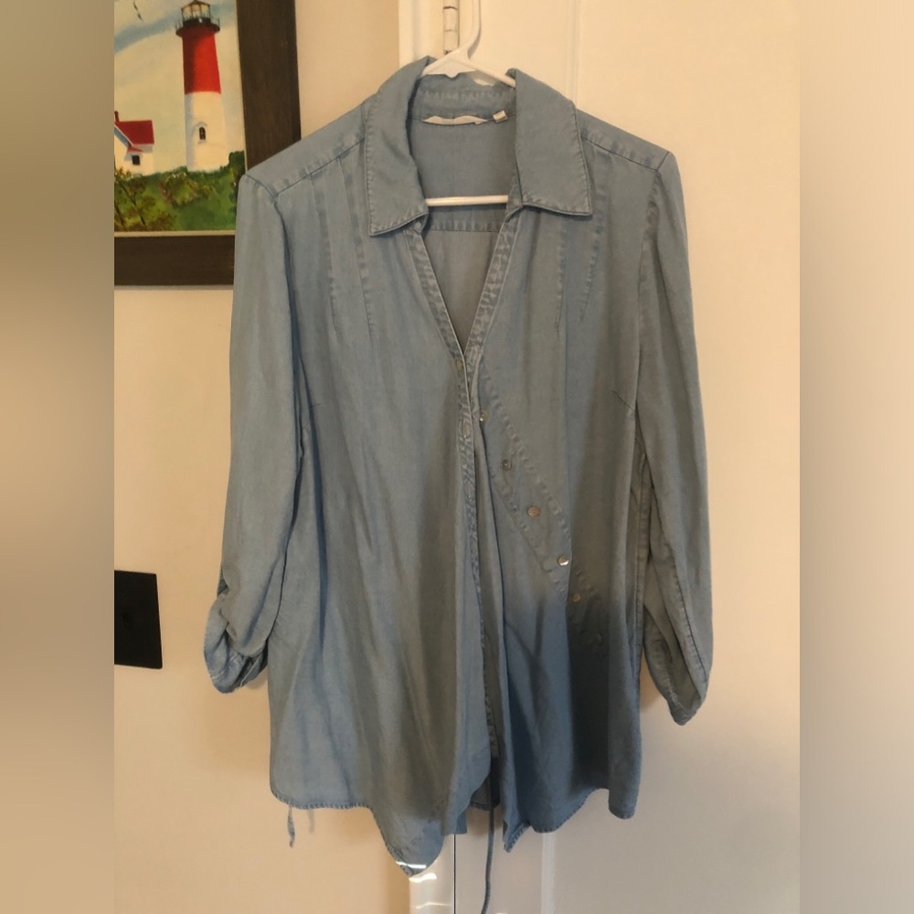 Chambray shirt with buttons